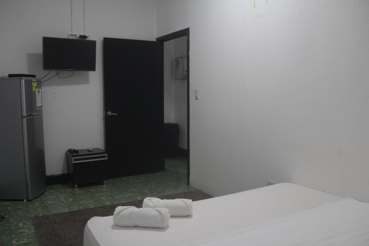 Eden'S Garden Hostel パナマ・シティー エクステリア 写真